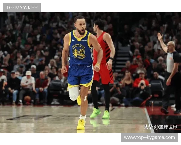库里一记高抛上篮打进，勇士全队精神大振